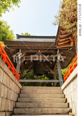 宝塚にある清荒神清澄寺の鐘楼 77115318