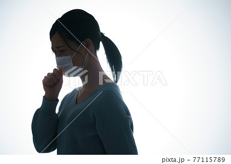 女性 咳 シルエット 薄め 女性 咳 シルエット 薄め 77115789