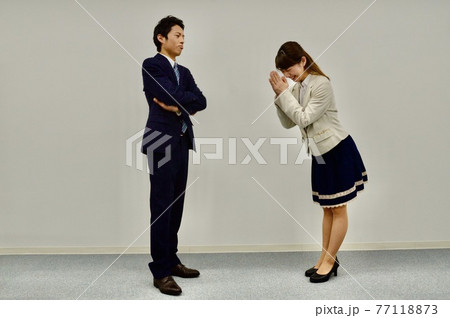 謝る女･怒る男 77118873