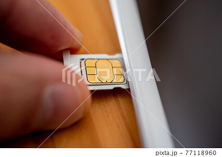 タブレットのSIMカード 77118960