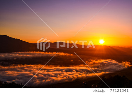 ご来光と雲海 77121341