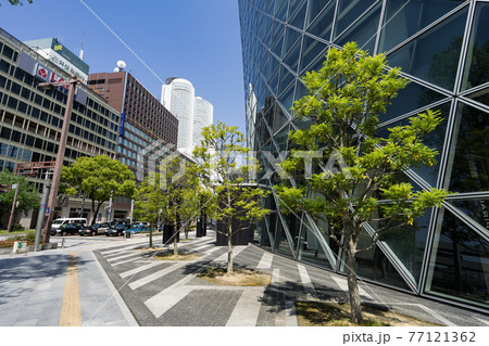 名古屋市中村区　名古屋駅前都市風景　モード学園スパイラルタワーズ前からJRセントラルタワーズを望む 77121362