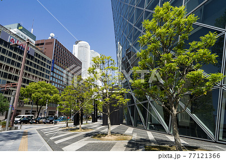 名古屋市中村区　名古屋駅前都市風景　モード学園スパイラルタワーズ前からJRセントラルタワーズを望む 77121366