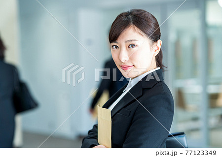 就活生　撮影協力：中央工学校附属日本語学校 77123349