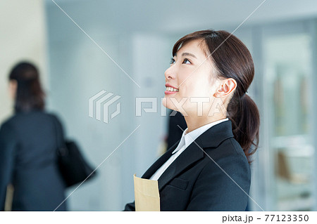 就活生　撮影協力：中央工学校附属日本語学校 77123350