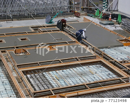 床スラブのコンクリート打設 77123498