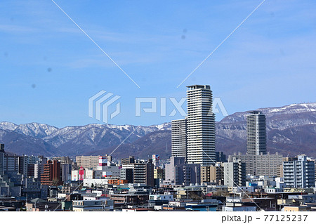 札幌市西区琴似駅周辺　街並み写真（タワーマンション中心）春 晴れ 77125237