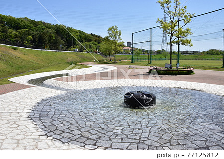 神奈川県横浜市 神奈川県立境川遊水地公園(俣野遊水地)の噴水広場と野球場 神奈川県横浜市 神奈川県立境川遊水地公園(俣野遊水地)の噴水広場と野球場 77125812