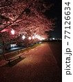 一人ぼっちのベンチ 77126634