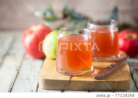 Glass of fresh apple juice 77129268