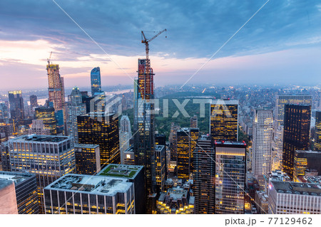 New York City skyline with urban skyscrapers at sunset, USA. 77129462