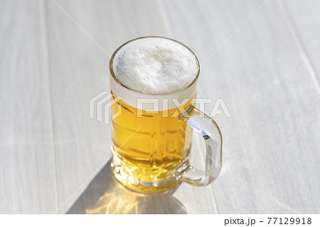 ビール　ビールジョッキ 77129918