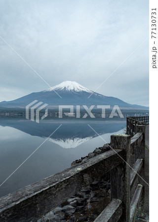 逆さ富士　山中湖 77130731