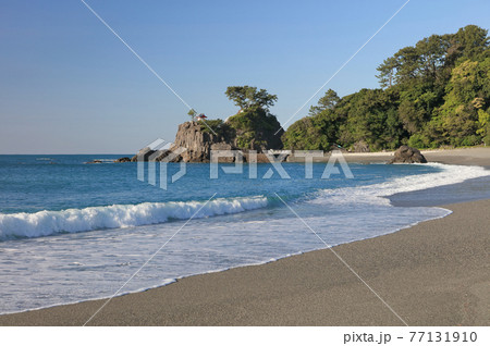 桂浜の下龍頭岬を浜から撮影 桂浜の下龍頭岬を浜から撮影 77131910