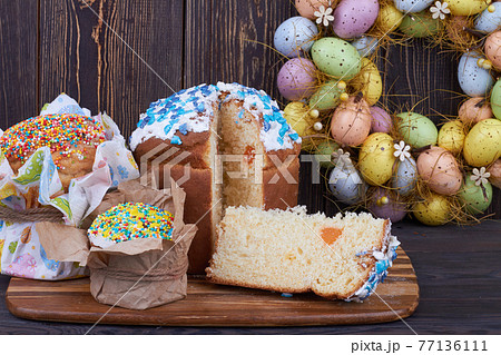 Sweet easter bakery and eggs wreath. 77136111