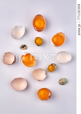 Top view broken chicken and quail eggs. Top view broken chicken and quail eggs. 77136368