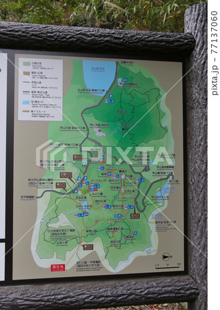 兵庫県立甲山森林公園のマップと説明が書かれた表示板　マップ部のみ 77137060
