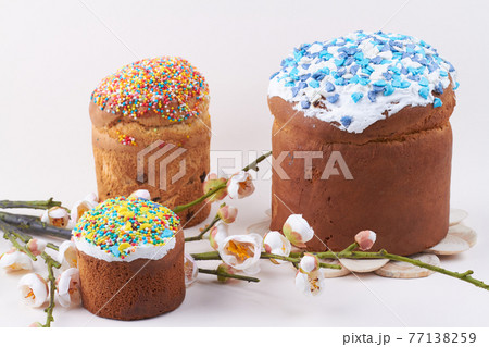 Easter cupcakes and spring flowers. 77138259