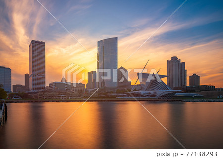 Milwaukee, Wisconsin, USA downtown city skyline on Lake Michigan 77138293