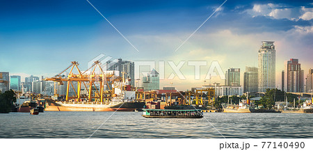 Shipping port in city Shipping port in city 77140490