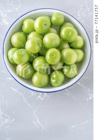 fresh green plum fruits on the table fresh green plum fruits on the table 77141757