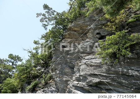 岩のある風景 77145064