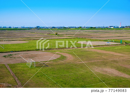 西遊馬農耕地　荒川河川敷　 早春の風景　 77149083