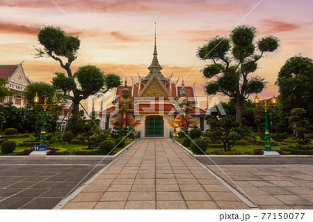 Giant in front of buddha temple (Wat Arun) in Bangkok Yai district of Bangkok, Thailand Giant in front of buddha temple (Wat Arun) in Bangkok Yai district of Bangkok, Thailand 77150077