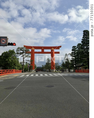 早朝の平安神宮 77150301