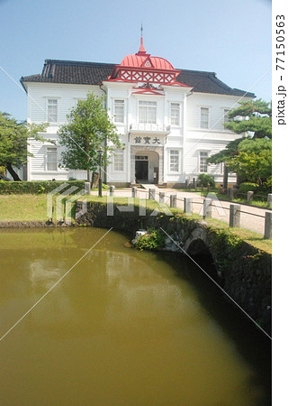木造白壁の「大寶館(現 郷土人物資料館)」(山形県鶴岡市馬場町) 木造白壁の「大寶館(現 郷土人物資料館)」(山形県鶴岡市馬場町) 77150563