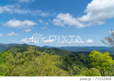 岩茸石山の山頂から見た奥武蔵の山々（奥多摩・高水三山）の写真素材