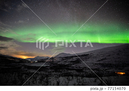 オーロラ鑑賞の旅に出よう 77154070