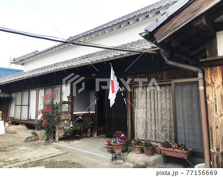 祝日に日の丸を掲げる自宅 77156669