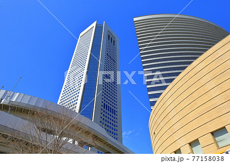 東京　西新宿の都市風景　東京オペラシティ 77158038