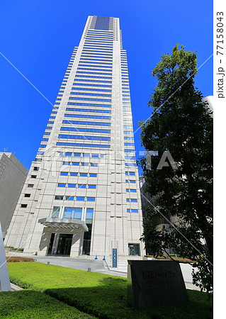 東京　西新宿の都市風景　新宿パークタワー 77158043