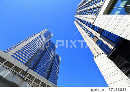 東京　西新宿の都市風景　新宿パークタワーとキンプトン 新宿東京 77158053