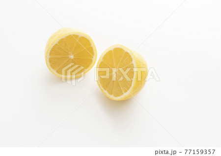 カットしたレモン 77159357
