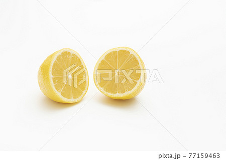 カットしたレモン 77159463
