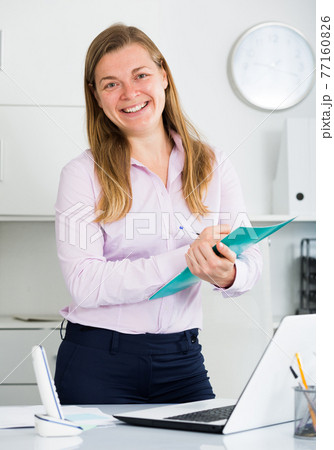 Female manager ready for clients 77160826