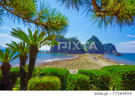 【静岡県】　西伊豆　堂ヶ島のトンボロ現象　三四郎島 77164654