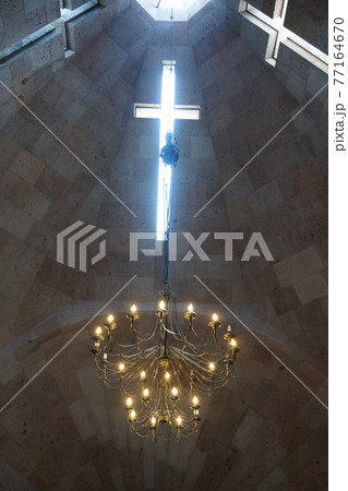 アルメニア・エチミアジン大聖堂　内部を見上げる 77164670