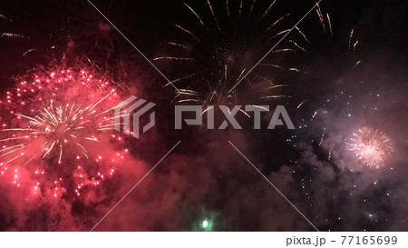広島県福山市の芦田川花火大会の打ち上げ花火 77165699