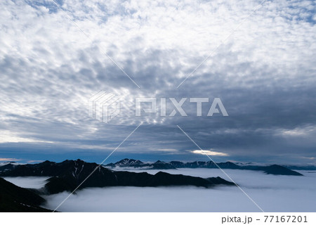 雲海上の北日高山群 雲海上の北日高山群 77167201