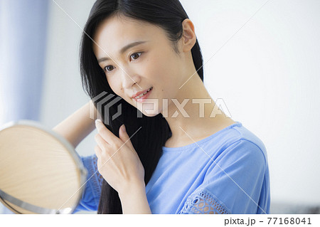 女性　ビューティー　ヘアケア 77168041