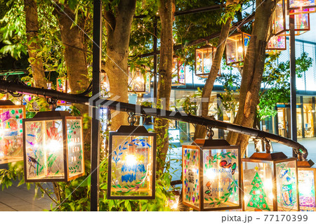 中野セントラルパークのイルミネーション　都市風景 77170399