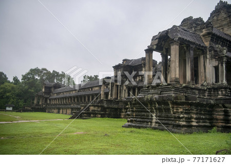 Angkor Wat is the largest temple in the world, it rains in the rainy season (Cambodia, 2019) Angkor Wat is the largest temple in the world, it rains in the rainy season (Cambodia, 2019) 77171627