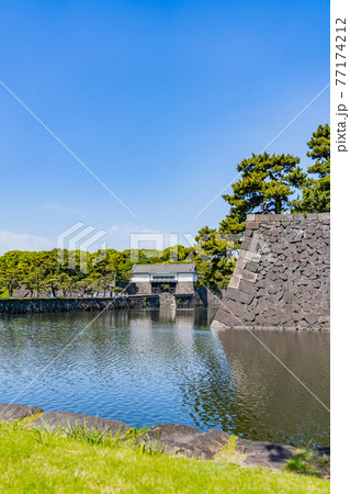 東京の都市風景 皇居外苑 江戸城 坂下門 77174212