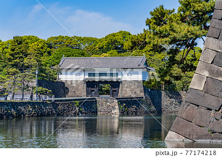 東京の都市風景 皇居外苑 江戸城 坂下門 東京の都市風景 皇居外苑 江戸城 坂下門 77174218
