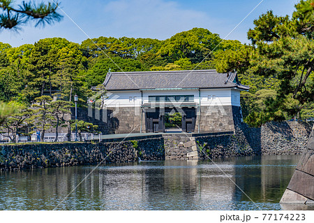 東京の都市風景 皇居外苑 江戸城 坂下門 77174223
