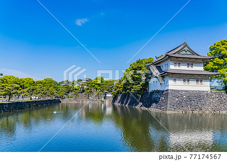 東京の都市風景 皇居外苑 江戸城 富士見櫓と桜田巽櫓 77174567